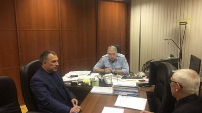 Председателем правления ФКЦ РОС Козловым А.М. представлен начальнику ГУ ЛРР и ГК Росгвардии Веденову Л.В. руководитель отраслевого объединения работодателей Федерального координационного центра руководителей охранных структур Алексеев С.Ф.