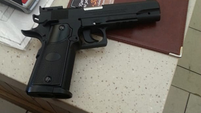 Вооруженный мобильный наряд задержал мужчину за отказ оплачивать счет в кафе